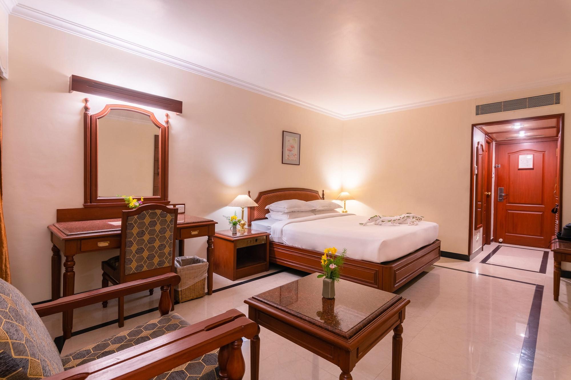 Hotel Annamalai International Puduccseri Kültér fotó