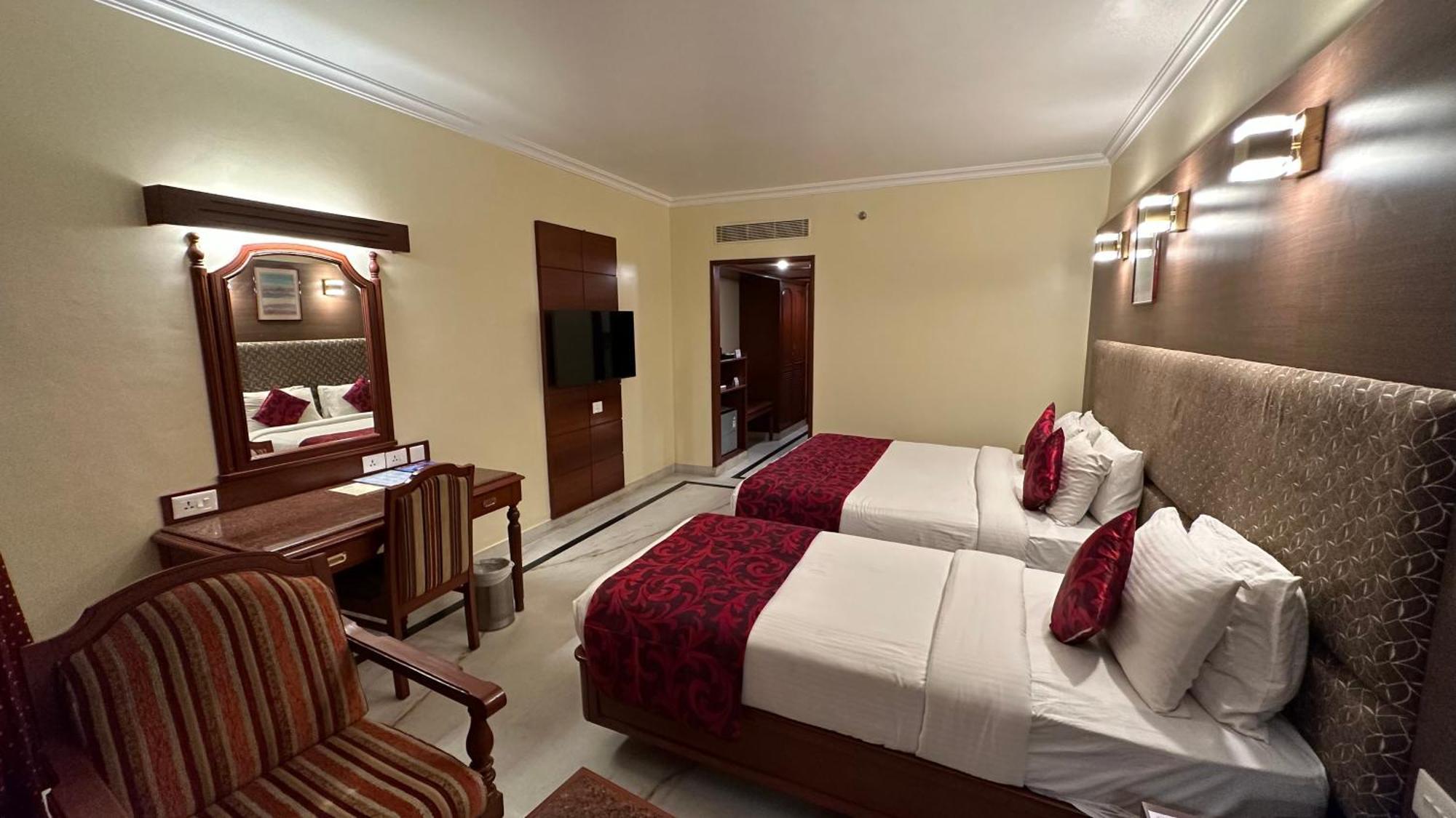 Hotel Annamalai International Puduccseri Kültér fotó