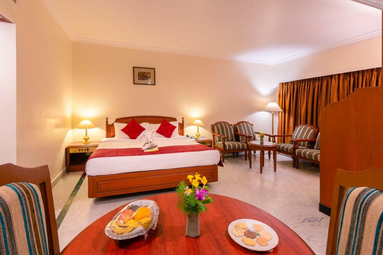 Hotel Annamalai International Puduccseri Kültér fotó